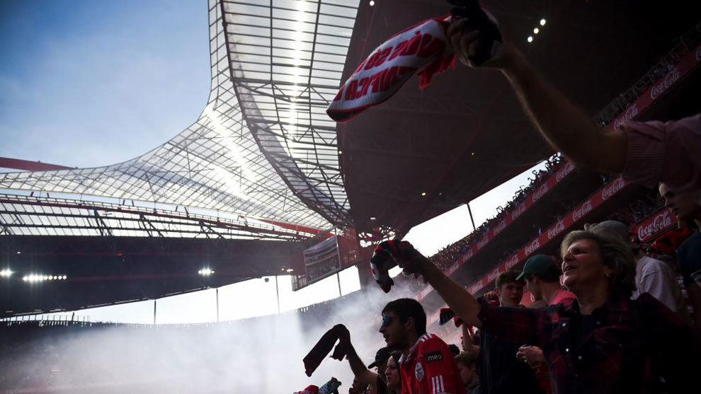 Aficionados del Benfica durante un partido