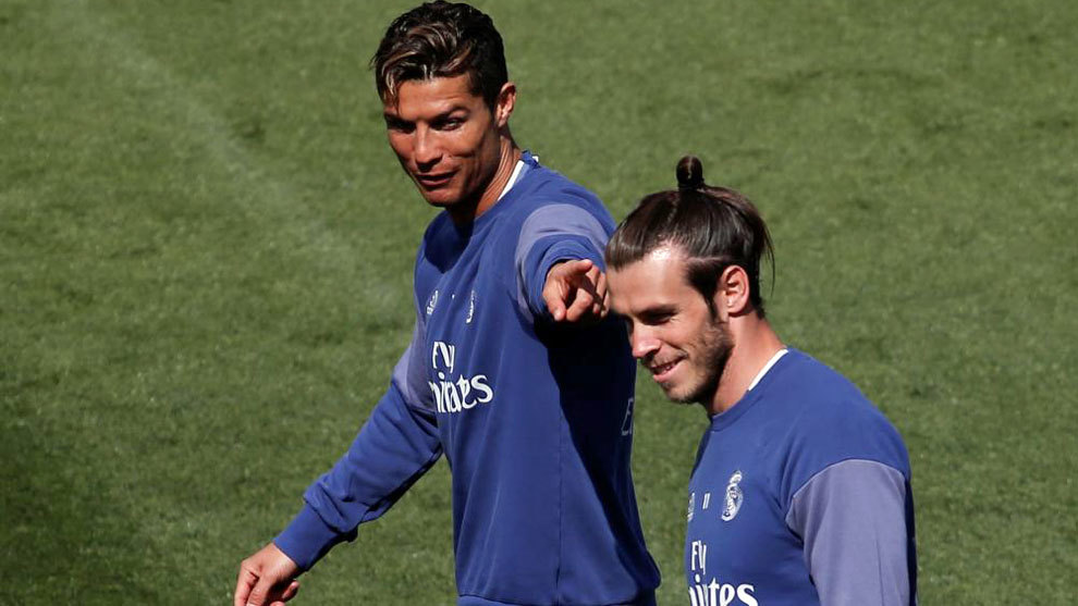 Bale en un entrenamiento junto a Cristiano
