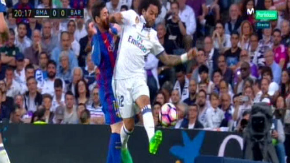 Could Marcelo Have Been Punished For Messi Elbow Marca In English