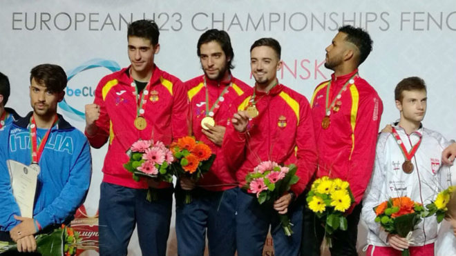 Los espaoles celebran en el podio la medalla de oro en el Europeo de...