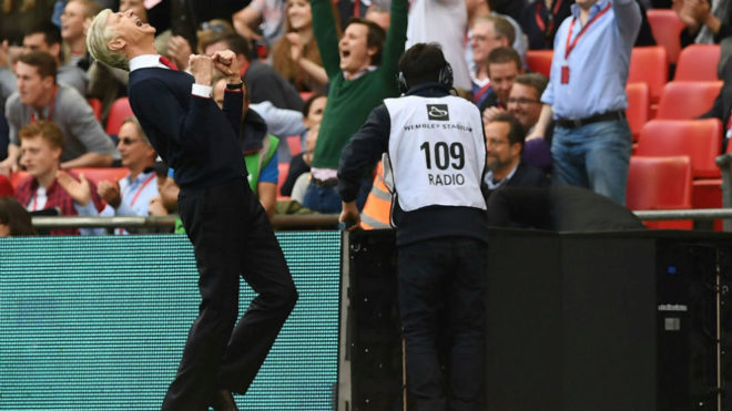 Arsene Wenger celebra un gol en la FA Cup ante el City.