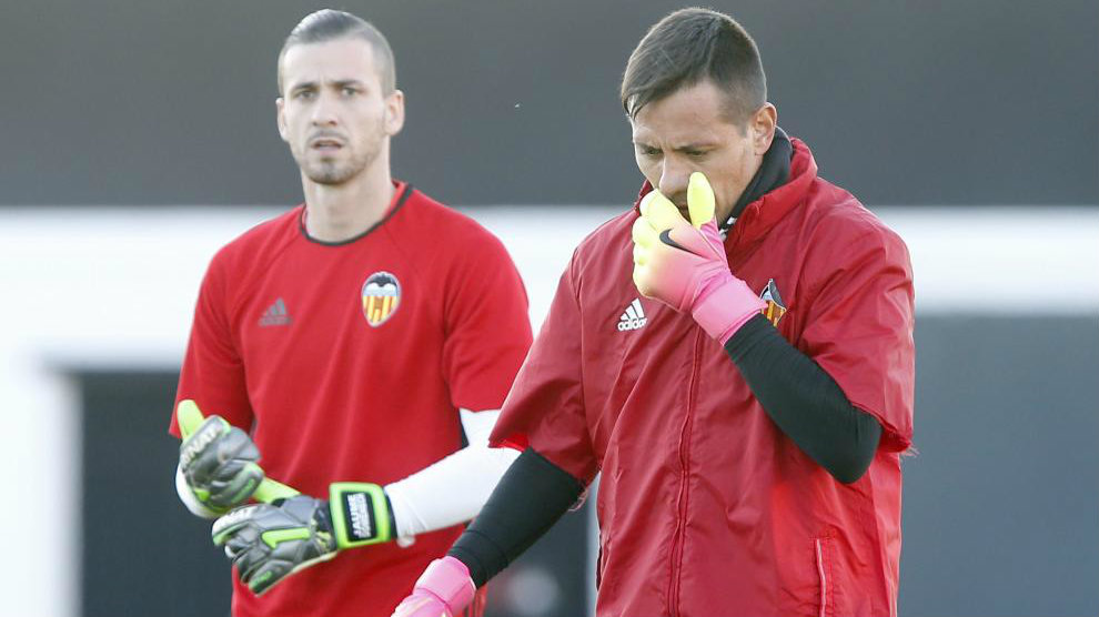Jaume y Alves en un entrenamiento del Valencia esta temporada