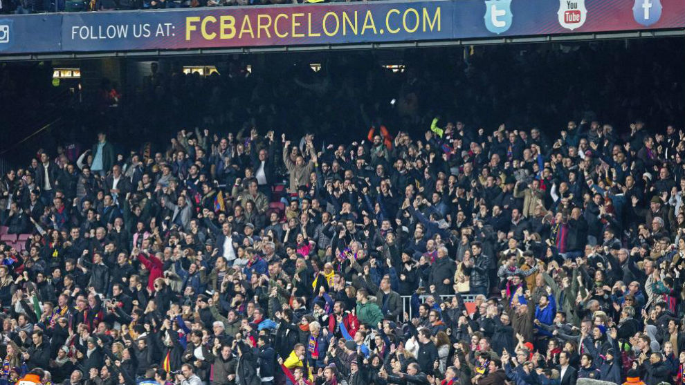 Aficionados del Barcelona durante un encuentro en el Camp Nou.