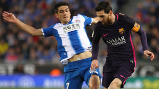 Gerard Moreno pelea un baln con Messi