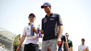 Checo y Webber, en una carrera del 2013.
