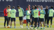Los jugadores del Barcelona durante un entrenamiento