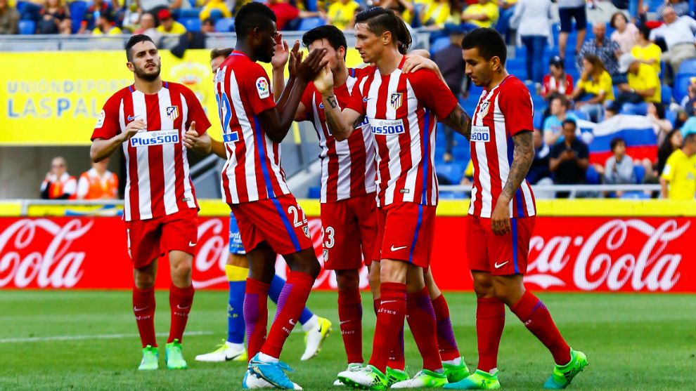 Los jugadores del Atltico celebran el gol de Torres contra Las...