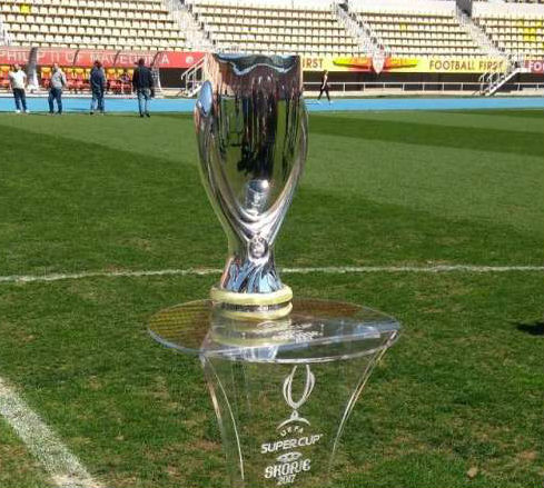 La Supercopa de Europa, el da de la presentacin de la final en el...