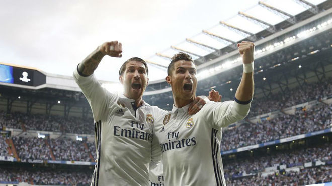 Cristiano y Ramos celebran un gol ante el Atlético.