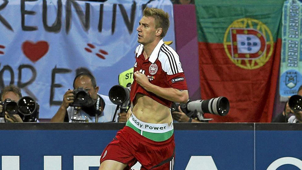 Nicklas Bendtner, celebrando un gol durante la Euro 2012