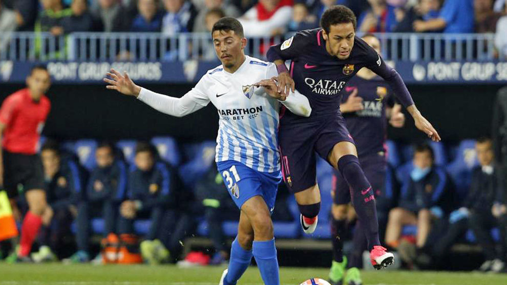 Fornals lucha por un baln con Neymar