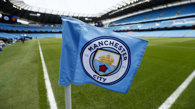 Bandern del Manchester City en el Etihad.