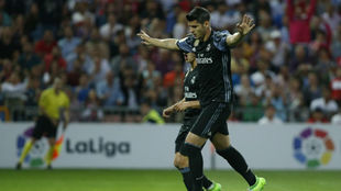 Morata celebra el gol ante el Granada en Los Crmenes