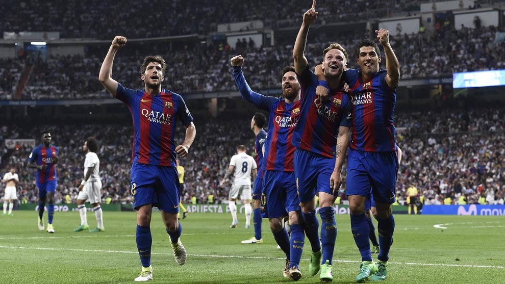 Messi, Suárez, Rakitic y Sergio Roberto celebran un gol