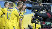 Yarmolenko celebra un gol con Ucrania en un partido contra Eslovenia.