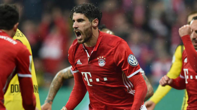Javi Martnez celebra un gol con el Bayern.