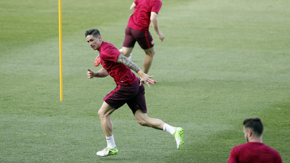 Torres corre durante el entrenamiento en el Caldern.