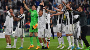 Los jugadores de la Juventus celebran su pase a la final.