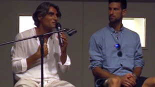 Pepe Imaz, junto a Novak Djokovic en un acto de la escuela de Pepe...