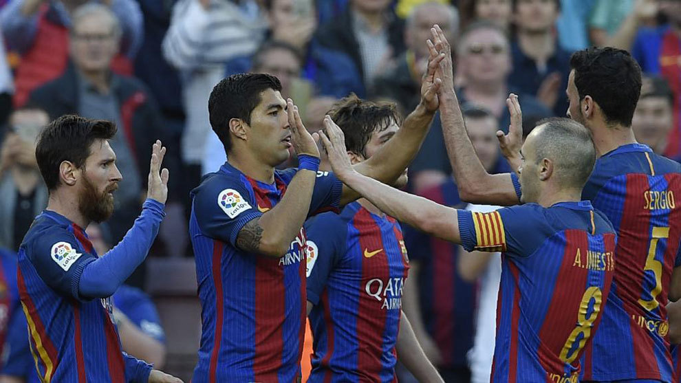 Los jugadores del Barcelona celebran un tanto al Villarreal