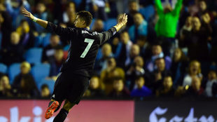 Cristiano Ronaldo celebra el 0-2 al Celta en Balados, el gol 54 del...