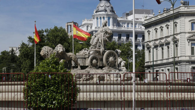 Fuente de la Cibeles, vallada para la posible celebracin del Madrid