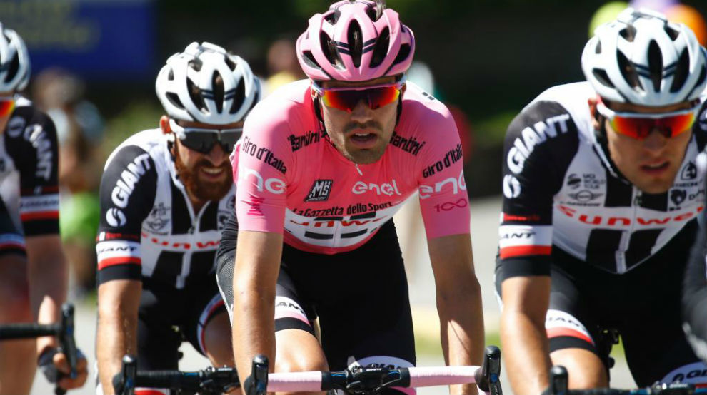 Tom Dumuoulin durante la decimoquinta etapa del Giro.