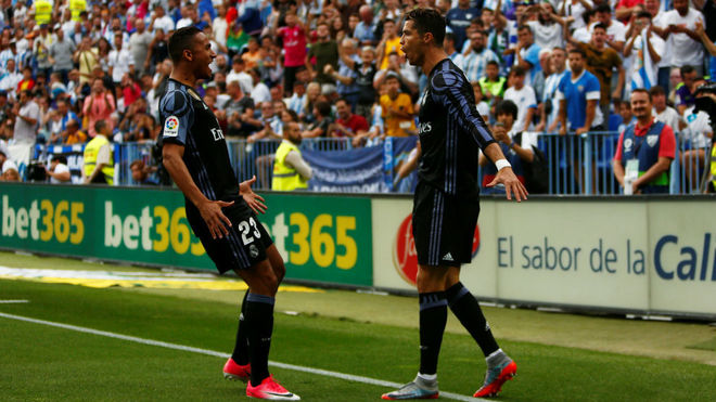 Danilo y Cristiano Ronaldo celebran el gol 40  Cristiano Ronaldo en la...
