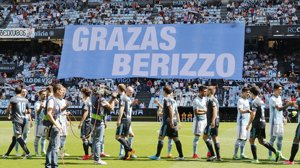 Pancarta homenaje a Berizzo en Balados