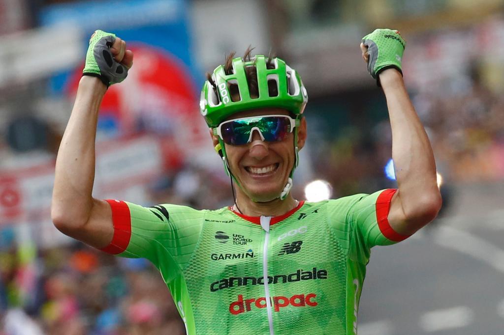 Pierre Rolland celebrando su triunfo de etapa en el Giro.