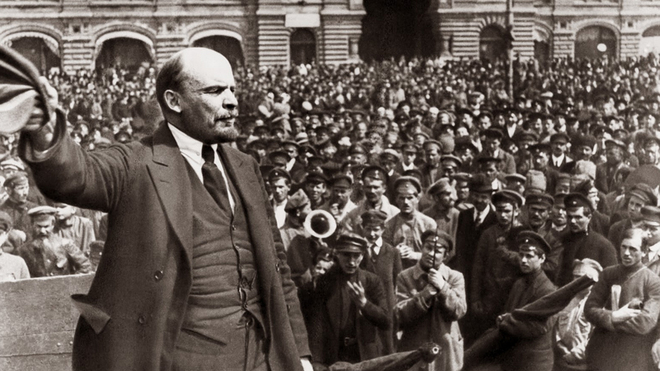&quot;Viva la revolucin socialista!&quot;, proclam Lenin a su llegada en...