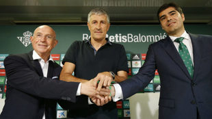 Serra, Setin y Haro, en la presentacin del nuevo entrenador del...