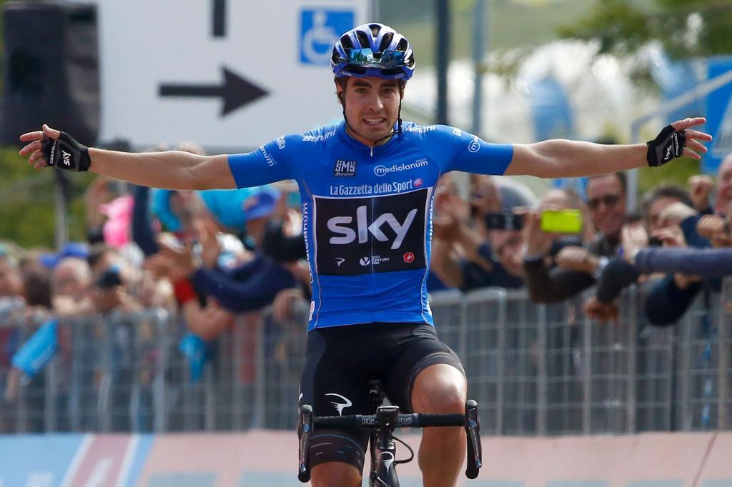 Mikel Landa celebrando su triunfo de etapa en Piancavallo.