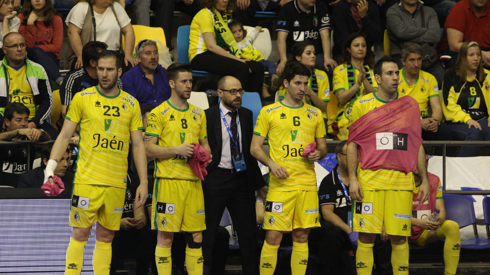 Francisco Solano junto a sus compaeros durante los cuartos de final...