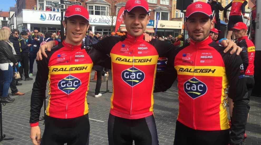 Los tres ciclistas espaoles posan para MARCA durante el ltimo Tour...