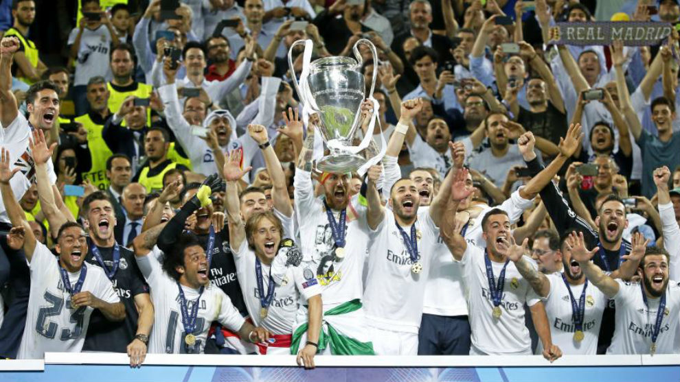 Los jugadores del Madrid celebran la Undcima en Miln