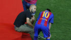 Mascherano y Messi al finalizar el partido
