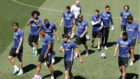 Los jugadores del Real Madrid durante el entrenamiento