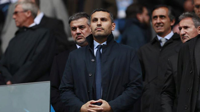 Khaldoon Al Mubarak, en un partido del Manchester City.