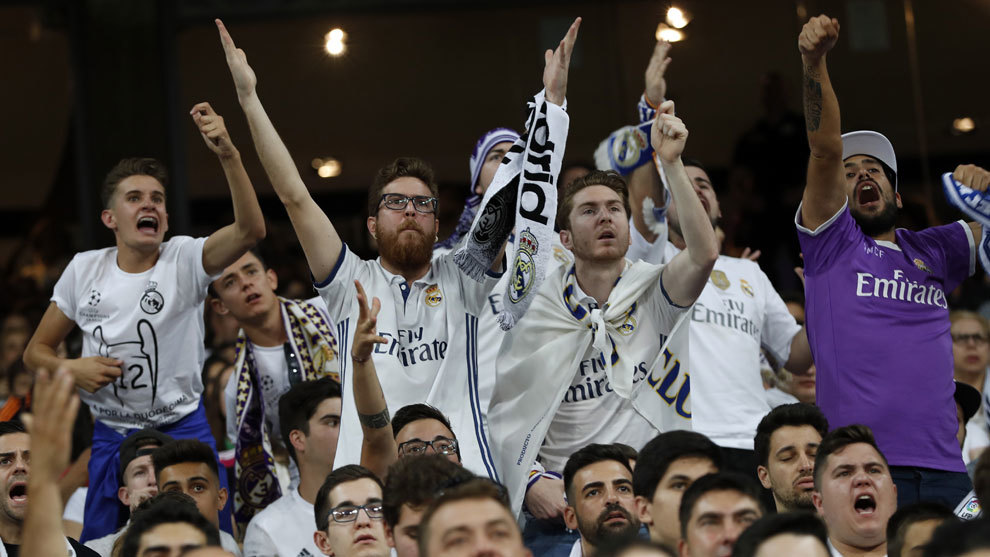 Aficionados del Real Madrid durante la final de la Champions