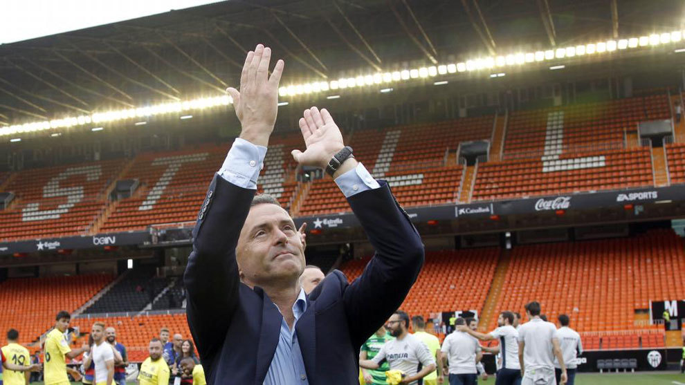 Fran Escrib saludando a los aficionados del Villarreal
