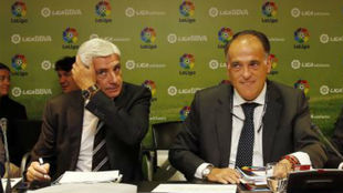 Clemente Villaverde y Javier Tebas, en una reunin de la Liga.