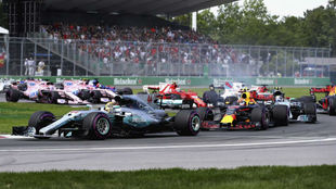 Momento en el que Verstappen pasa a Vettel en la salida.