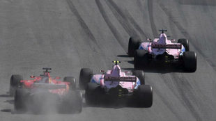 Vettel intenta pasar a a Ocn y Checo Prez.