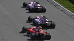 Vettel intenta adelantar a los dos Force India de Prez y Ocon.