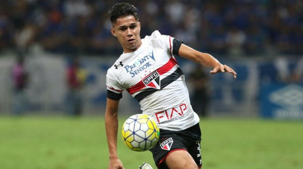Luiz Arajo durante un partido con el Sao Paulo.