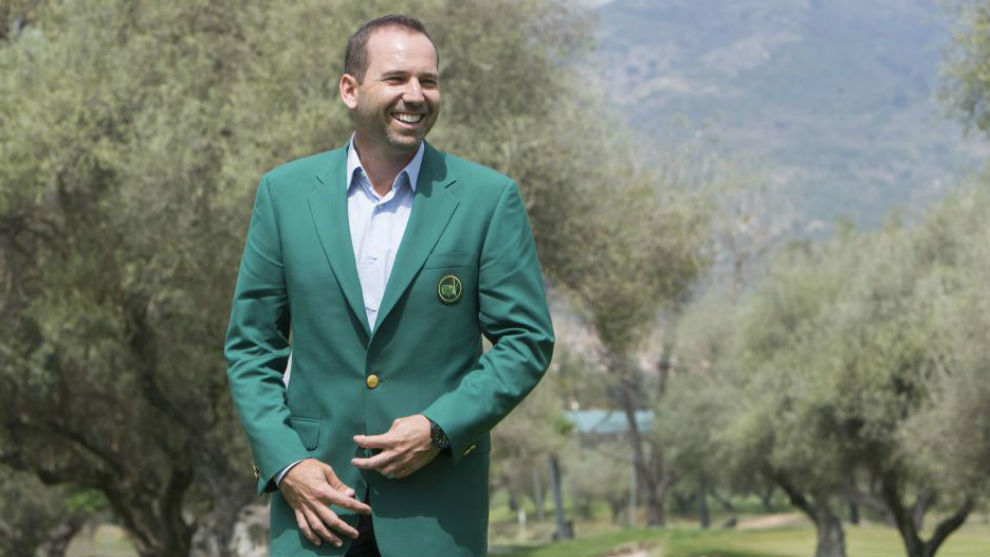 Sergio Garca posa para MARCA con la chaqueta verde en el Club de...