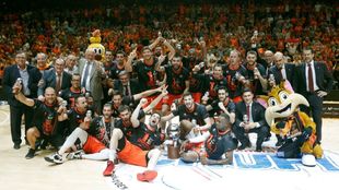 Valencia Basket celebrando su primera Liga Endesa