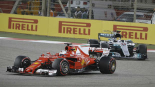 Sebastian Vettel liderando la carrera de Bahrin