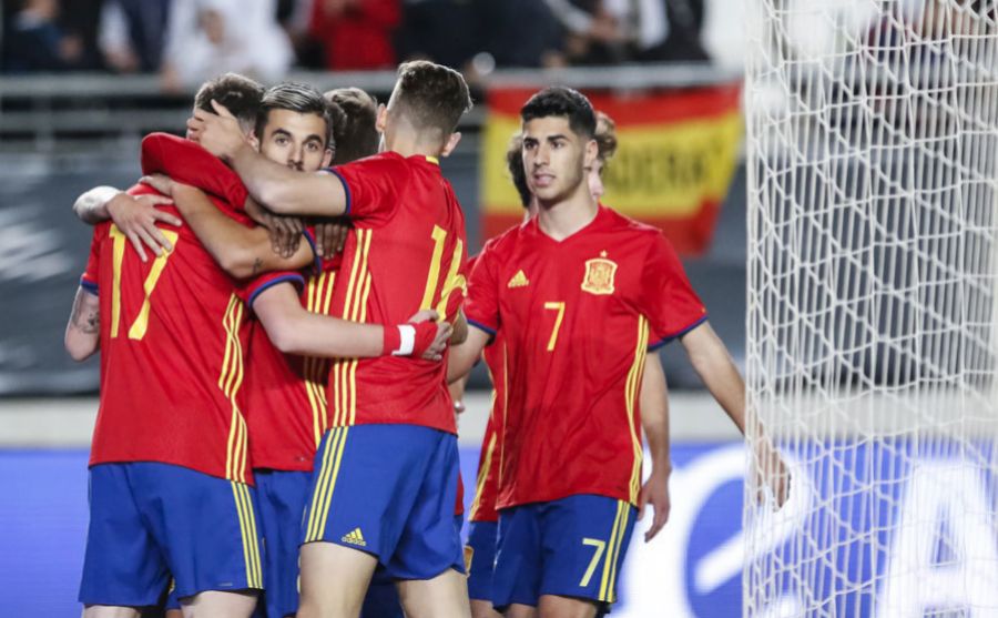 Los jugadores de Espaa sub-21 celebran un gol